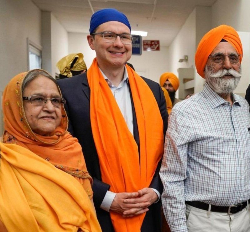 pierre-poilievre-qui-ressemble-a-jagmeet-singh-avril-2023.jpg