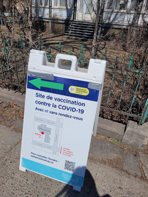 vu-sur-la-rue-galt-a-montreal-a-la-mi-avril-2023-la-propagande-continue.jpg