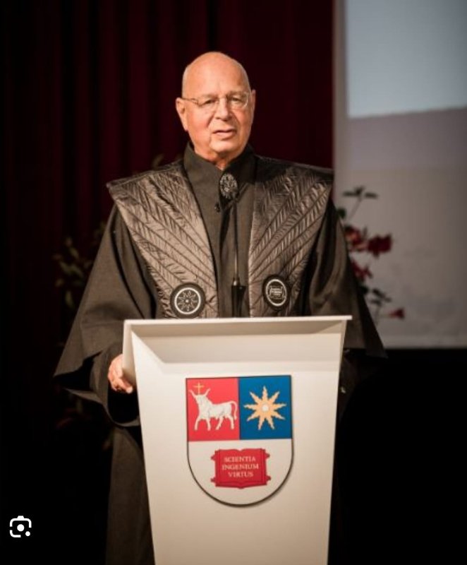 klaus-schwab-et-son-kit-d-initie.jpg