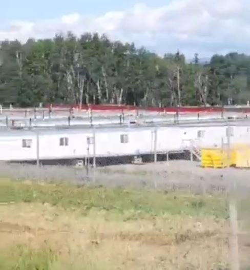 nombreuses-installations-temporaires-en-marge-des-edifices.JPG