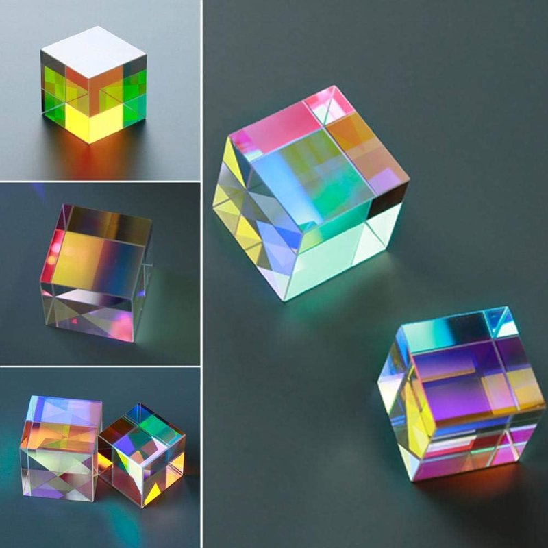 un=petit-cube-qui-refracte-la-lumiere.jpg