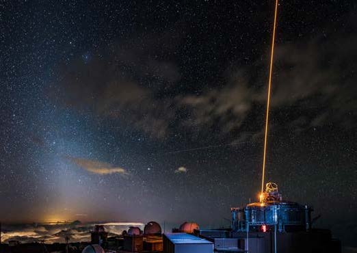 Guidestar de sodium pour détecter l'atmosphère à l'installation du système de surveillance spatiale de Maui au sommet de Haleakala. Crédit photo: Robert Q. Fugate