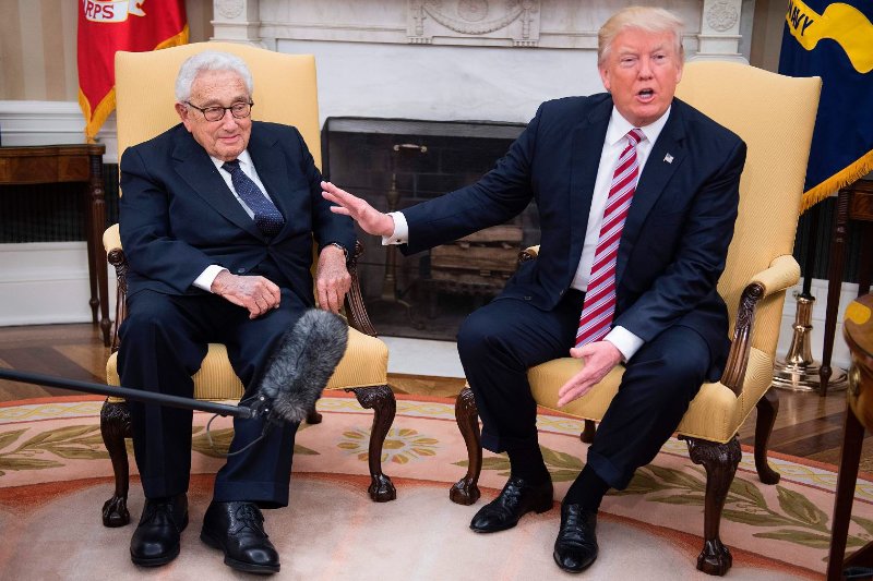 proximite-entre-henry-kissinger-et-donald-trump.JPG