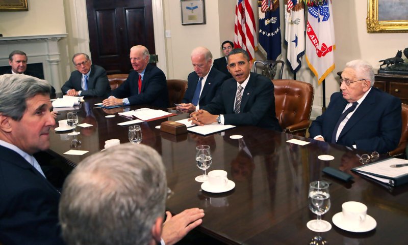 kissinger-avec-obama-et-biden.jpg