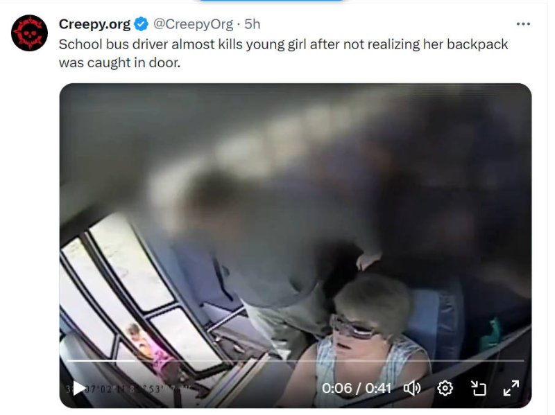 une-chauffeuse-d-autobus-a-presque-tue-une-fillette-car-elle-n-avait-pas-ete-attentive-au-fait-que-son-sac-a-dos-etait-pris-dans-la-orte.jpg