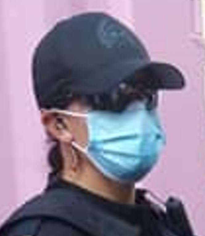 casquette-de-la-policiere-de-montreal-avec-un-logo-noir.JPG