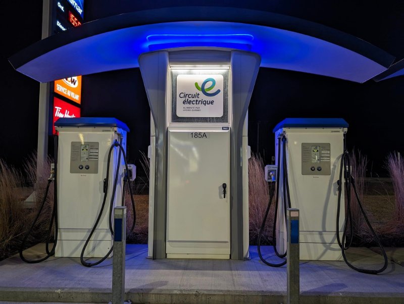 borne-de-recharge-pour-un-vehicule-electrique-au-quebec.jpg