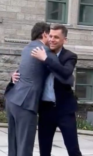 justin-trudeau-qui-admire-bruno-marchand-le-15-mai-2024.jpg