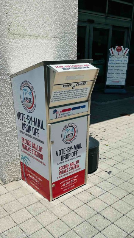 les-boites-pour-recueillir-les-bulletins-de-vote-aux-etatsunis-en-2020.jpeg