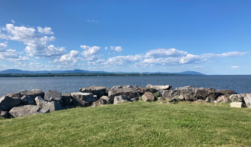 fleuve-a-st-michel-de-bellechasse-sur-la-rive-sud-de-quebec.jpg