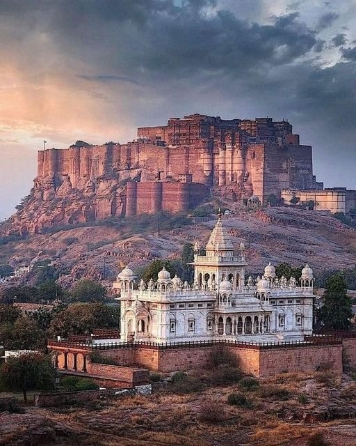 l-ancien0monde-de-la-tartarie-le-mehrangarh-au-rajasthan-en-inde.jpg