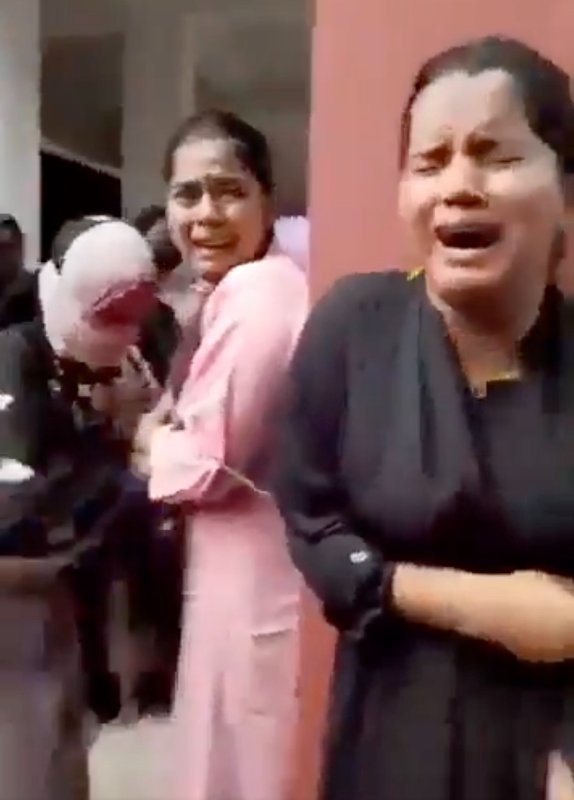 la-terreur-des-femmes-hindous-du-bangladesh-attachees-en-public-par-des-musulmanes-voilees.jpg