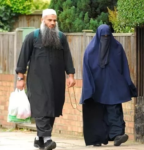 quand-les-feministes-defendent-l-islam.jpg