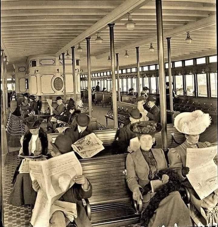avant-le-feminisme-en-1895-sur-un-ferry-new-yorkais.jpg