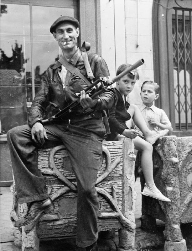 volontaire-des-forces-francaises-de-l-interieur-a-chateaudun-en-1944.jpg