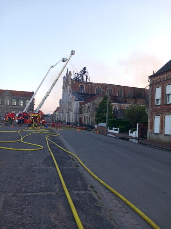 l-eglise-apres-l-incendie.jpg