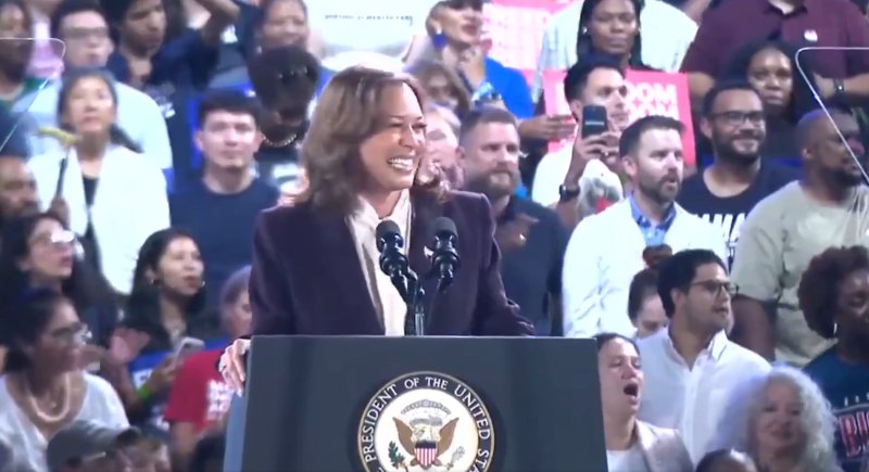 kamala-harris-se-fait-huer-le-26-octobre-2024-au-texas.jpg