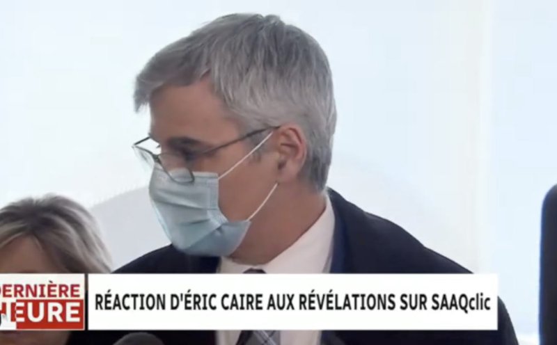 eric-caire-avec-son-masque-qui-repond-aux-journalistes-le-27-fevrier-2025.jpg