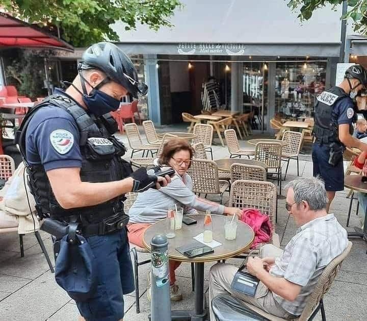 qr-code-en-folie-en-france.jpg
