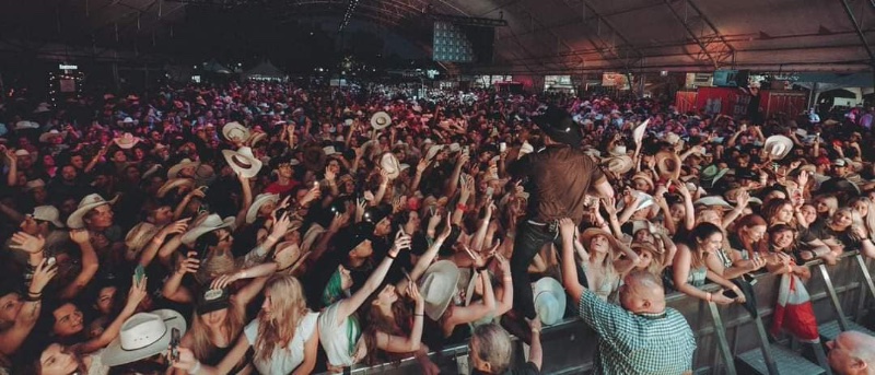 stampede-de-calgary-bain-de-foule-2021.jpg