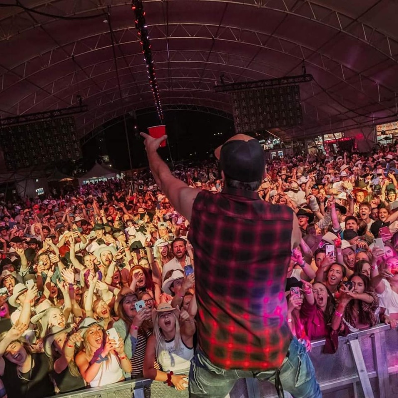 stampede-de-calgary-sur-scene-2021.jpg