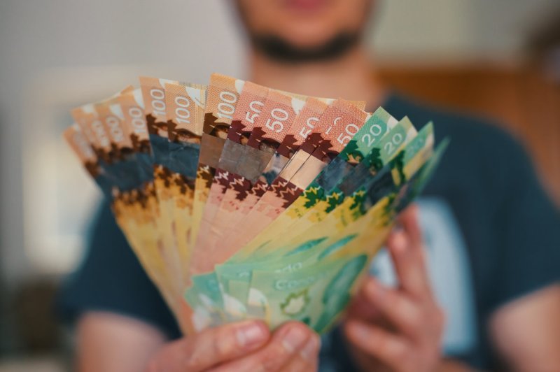 variete-de-billets-en-devise-canadienne.jpg