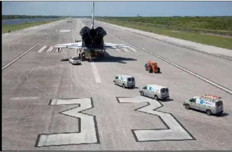 La seule piste d'atterrissage au Kennedy Space Center est la # 33.<br /><br />Pensez-y.<br /><br />Source: https://www.facebook.com/permalink.php?story_fbid=pfbid026Ds4RzkAp88d9KVogiFfd3ZYXMyKDerGvZSo5mysMEFkCusd5KMqiikxCSQmF4t6l&amp;id=100089069584960