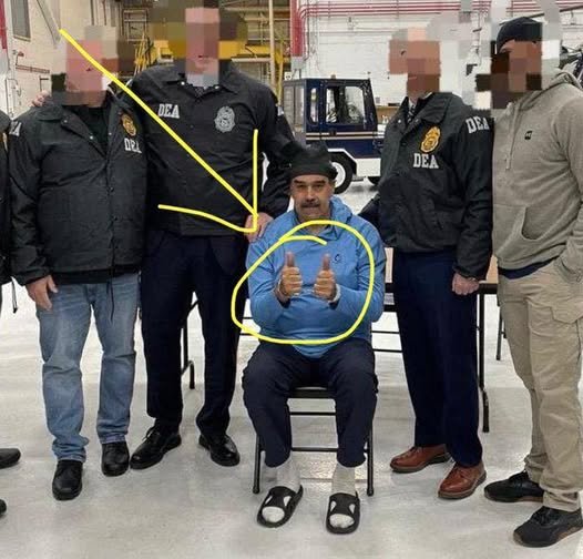 Dans les contextes militaires, le signe de la main avec deux pouces levés n'est pas un geste standardisé officiel (contrairement au pouce levé unique, qui signifie officiellement "compris", "prêt" ou "affirmatif" dans les communications tactiques).<br /><br />Au contraire, il est couramment utilisé de manière informelle pour exprimer une forte approbation, de l'enthousiasme ou un "succès retentissant" - essentiellement un geste positif amplifié signifiant "tout est génial", "mission accomplie parfaitement", ou un grand éloge. Un génie militaire et une coordination entre partenaires à leur meilleur niveau absolu.<br /><br />La libération du Venezuela des communautés d'intellectuels de l'État profond à travers le monde est maintenant en cours.<br /><br />Source: https://www.facebook.com/pierre.arseneault.77/posts/pfbid02YDrKZX6JeXtaKELMfwKcpmBMoLmcoAtfAthvky8FCdk7gqhqJ7wgFtuXSZcmzfnYl
