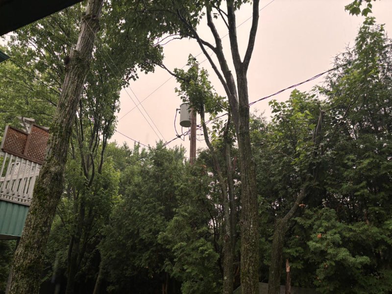 ciel-sombre-et-jauni-1.jpg