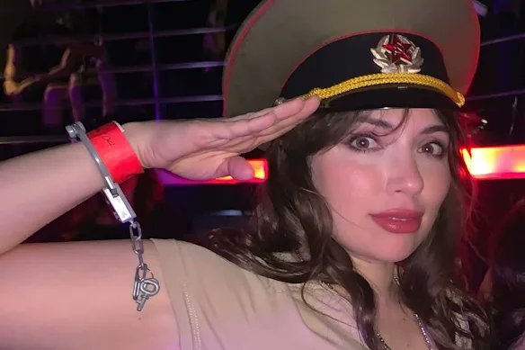 Source: https://x.com/DrewPavlou/status/2088866423896764534/photo/2<br /><br />Et "Syrian Girl" qui accuse Oliver Conroy d'être un pédophile:<br /><br />https://x.com/Partisangirl/status/2089387665175314570