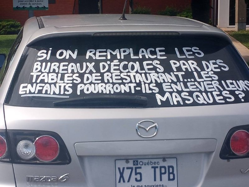remplacer-les-pupitres-des-ecoles-par-des-tables-de-restos-pour-eviter-le-masque.jpg