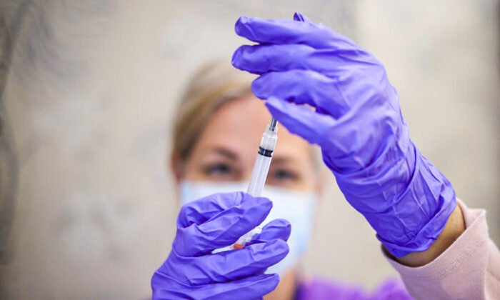 moderna-vaccine-1200x833-700x420.jpg