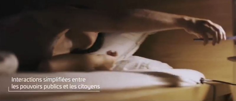les-pouvoirs-publics-qui-prennent-le-controle-sur-leurs-citoyens.JPG