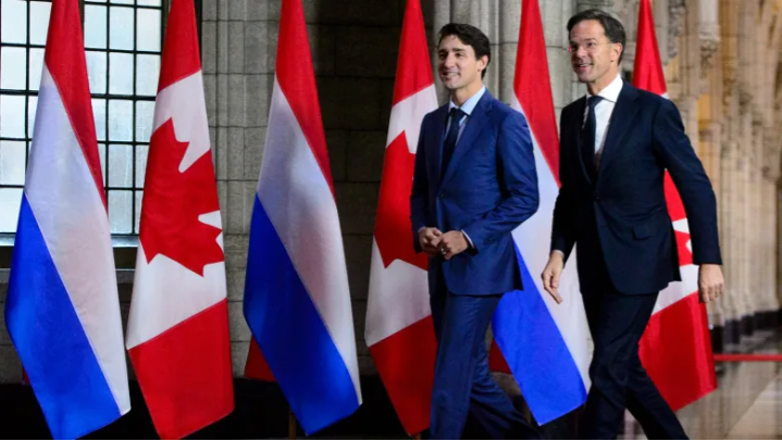 justin-trudeau-et-mark-rutte-sans-masques-le-26-octobre-2021.png