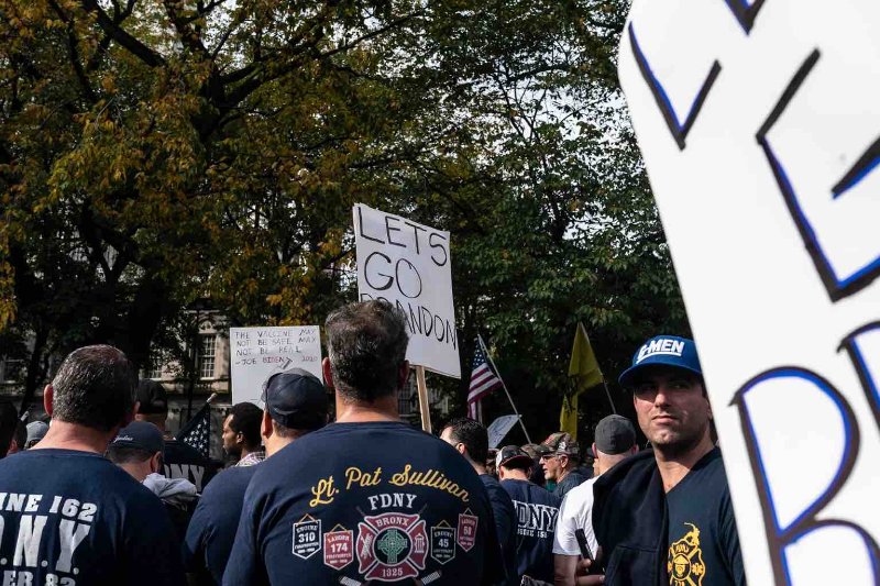 Le chant « Let's Go Brandon » est un mouvement organique, symbolisant la méfiance à l'égard de l'autorité. -- Lev Radin/Sipa États-Unis