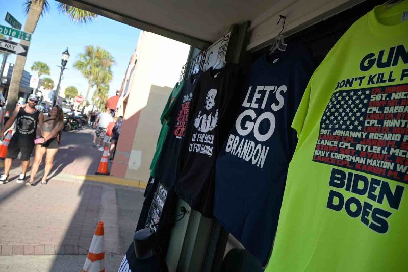 Les signes du mouvement « Let's Go Brandon » sont visibles partout — sur les t-shirts, les viaducs routiers et même les charts iTunes. -- PA