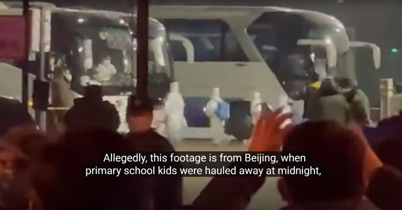 des-enfants-de-beijing-qui-se-font-emmener-dans-des-camps-de-quarantaine-covid-a-minuit-a-beijing.JPG