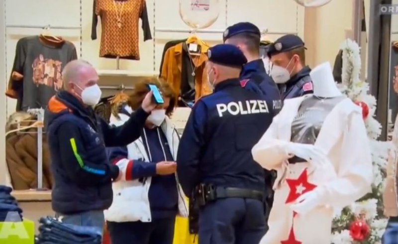 la-police-autrichienne-qui-verifie-le-statut-vaccinal-des-gens.JPG