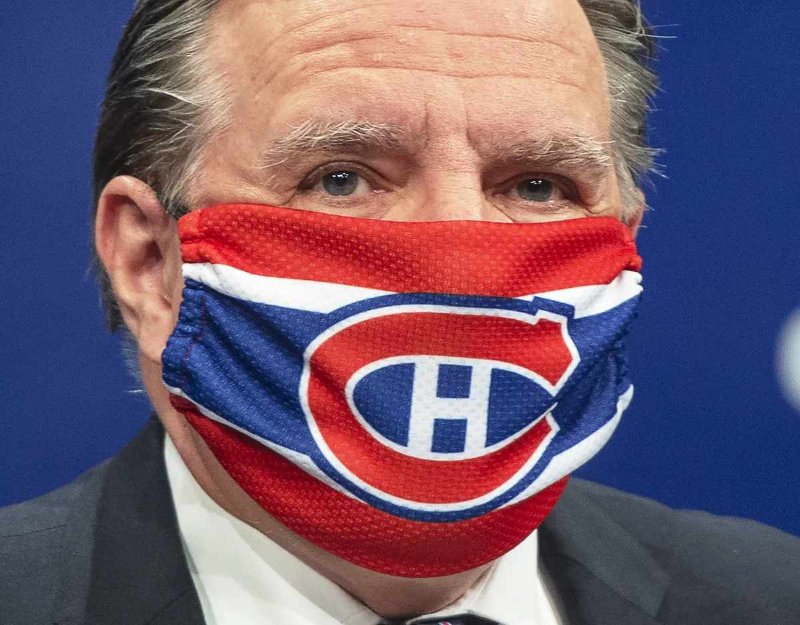 le-pm-du-quebec-francois-legault-avec-son-masque-des-canadiens.jpg
