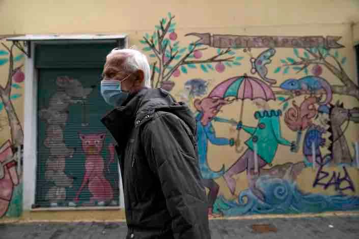 la-grece-force-la-vaccination-des-60-ans-et-plus.jpg