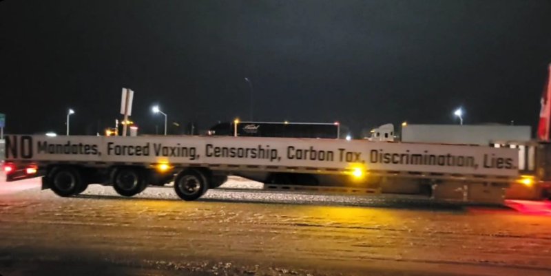 camionneurs-qui-s-expriment-a-la-frontiere-canada-usa-le-17-janvier-2022.jpg