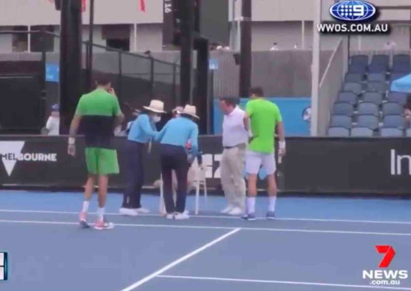 ball-girl-effondree-a-melbourne-2.jpg