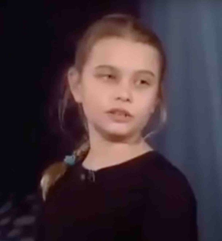 la-jeune-fille-a-l-emission-de-julie-snyder.jpg