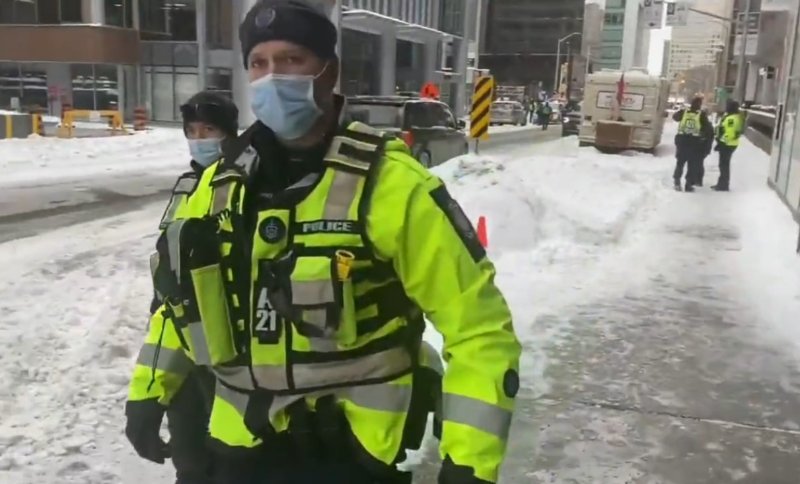 policier-fasciste-d-ottawa.jpg