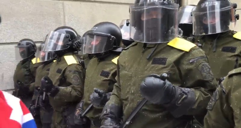 policiers-de-la-sq-a-ottawa-sans-leur-identification-5.jpg