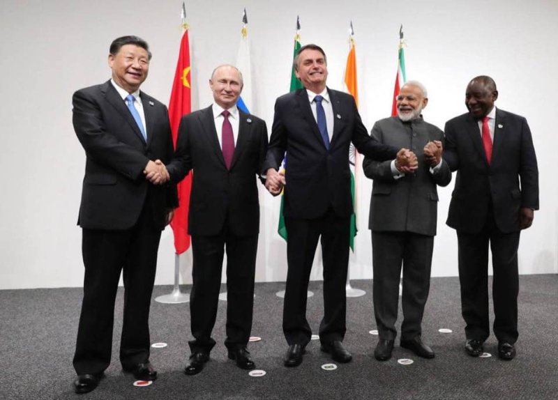 vladimir-poutine-avec-les-autres-membres-du-brics.jpg