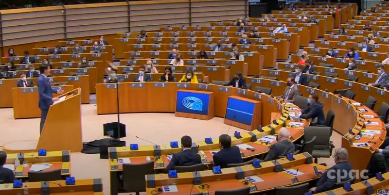 justin-trudeau-devant-les-parlementaire-europeens-le-23-mars-2022.jpg