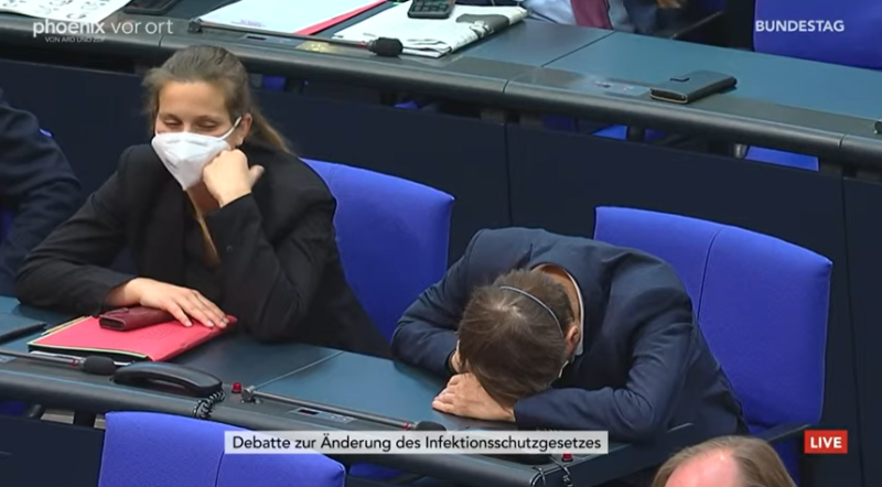 l-horrible-karl-lauterbach-en-allemagne-qui-voulait-continuer-a-opprimer-les-allemands-avec-sa-folie-covidienne.png