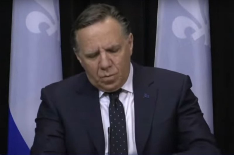 francois-legault-en-point-de-presse.JPG