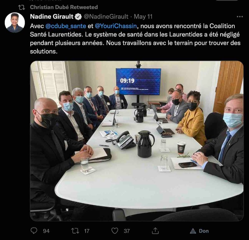 christian-dube-et-ses-soumis-qui-portent-des-masques.jpg